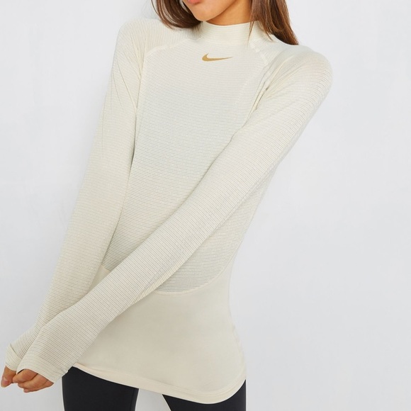 Nike women’s sparkle long sleeve top - Picture 2 of 4